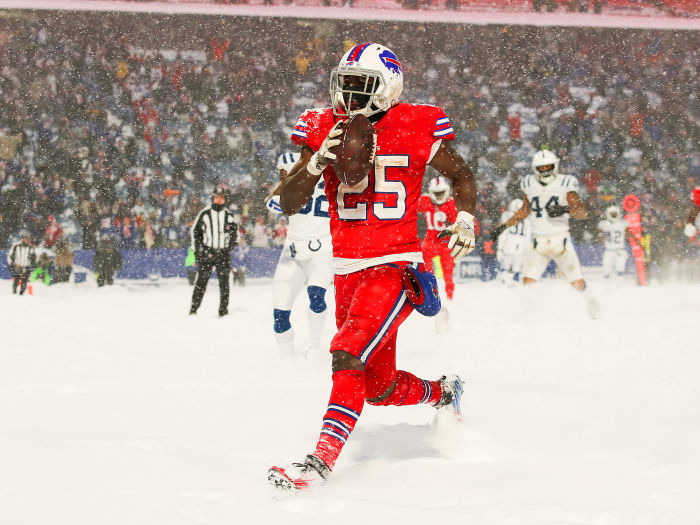 lesean-mccoy-bills-colts-sno-wgame.jpg